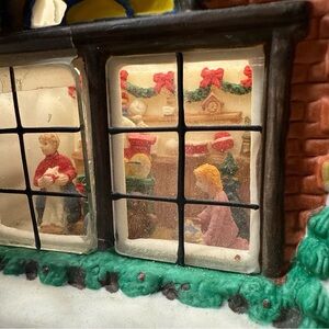Victorian Village TOY STORE Porcelain Building  LOOK IN WINDOWS 1998 Vintage